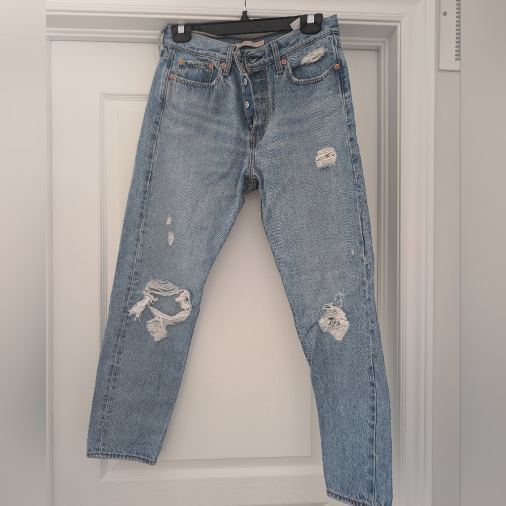 Levi's distressed ripped jeans 29